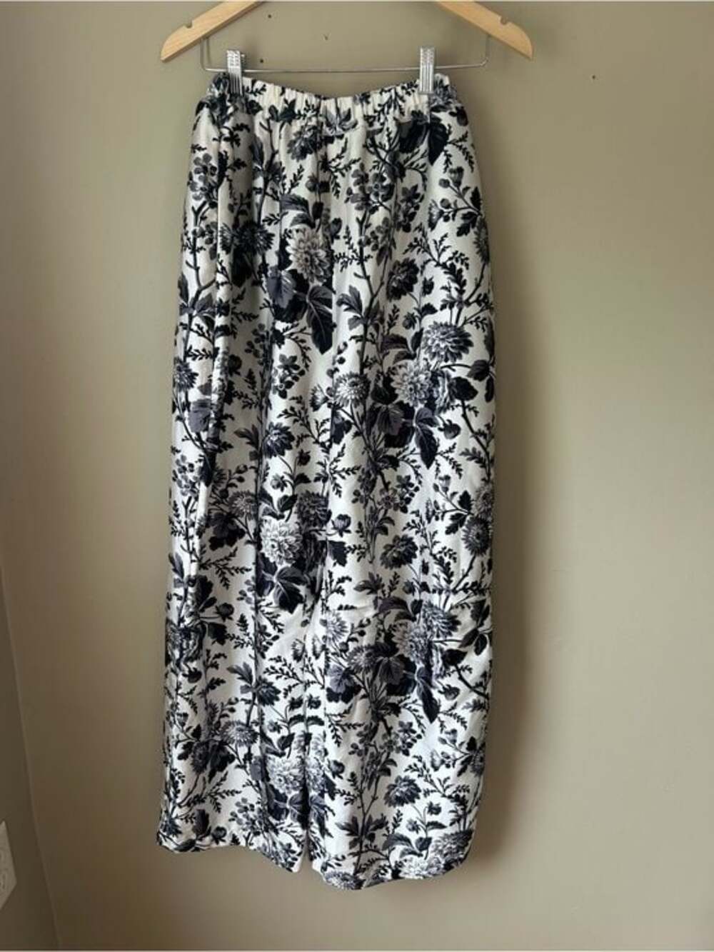Maeve by Anthropologie Black and White Floral Silk Balloon Parachute Pants, M - Picture 3 of 5